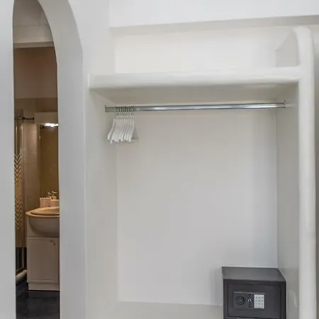 Naxos Illusion Nikos Verikokos * Naxos City